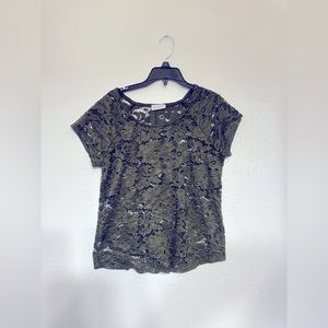 Lace looking blouse sz small